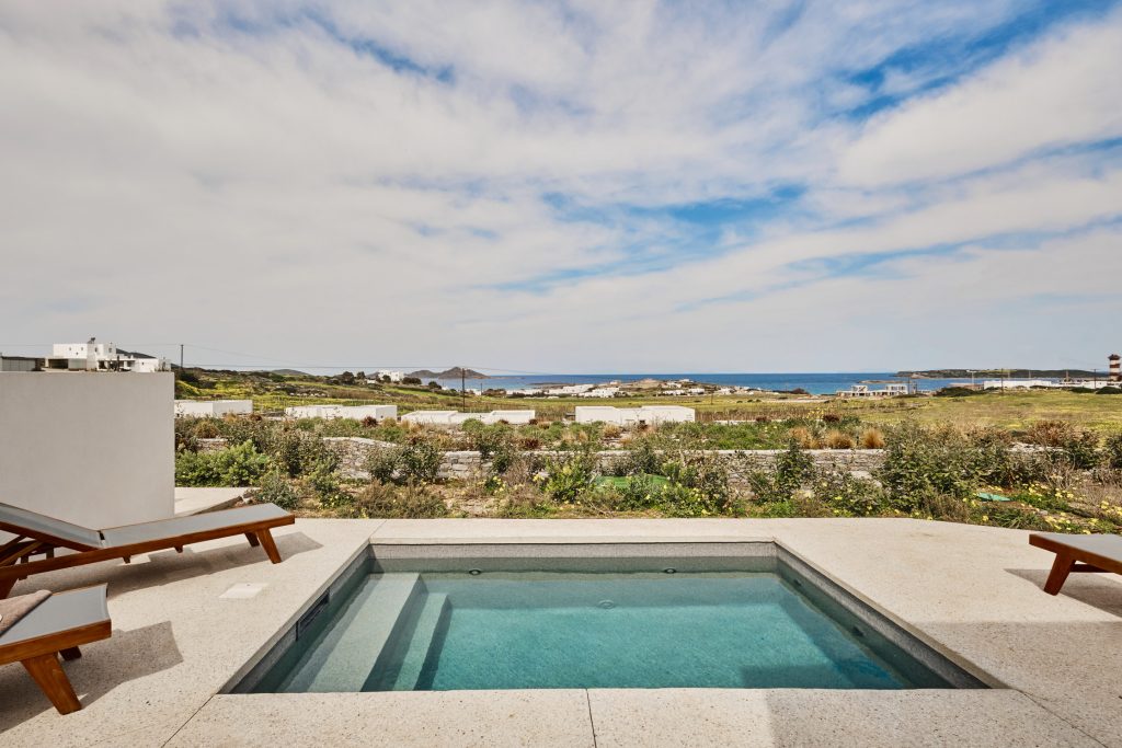 grand-private-pool-luxury-hotel-naousa-paros-003