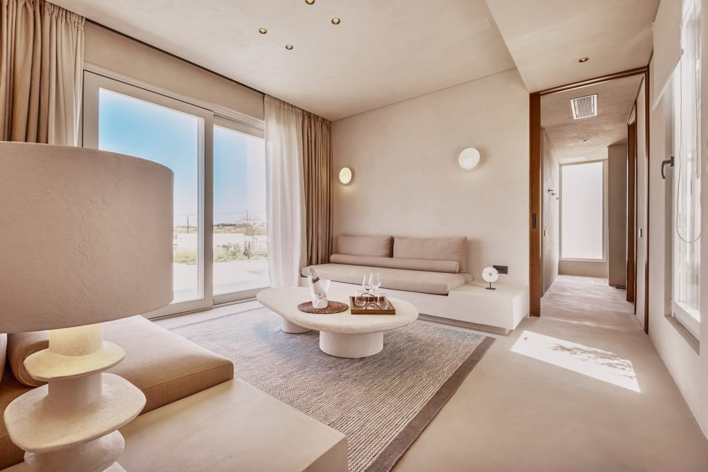 grand-private-pool-luxury-hotel-naousa-paros-024